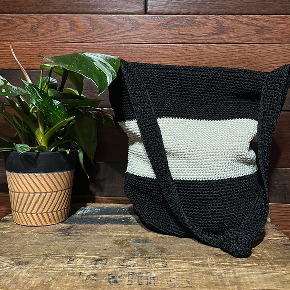 Worthington Handbags - Worthington Black and White Knitted Bucket Shoulder Bag